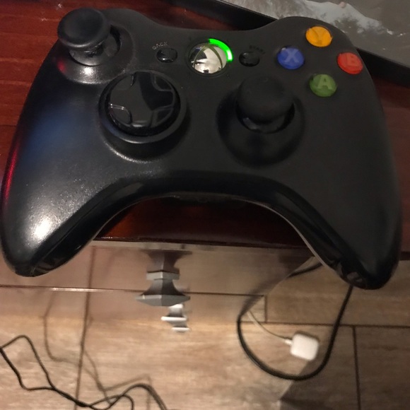 Xbox 360 console+2 controllers+1 game - Picture 3 of 7